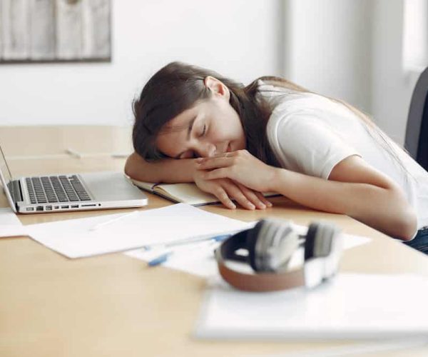 young-student-sitting-table-sleeping (1)